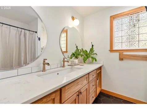 3873 Vine Maple Street Eugene OR 97405