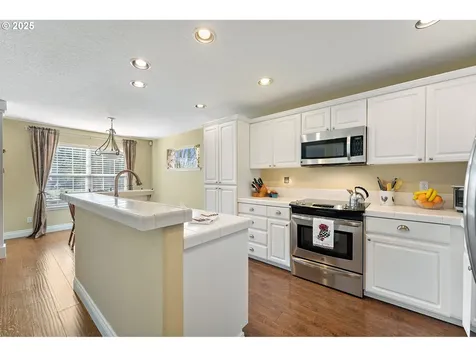 6327 NE Chestnut Street Hillsboro OR 97124