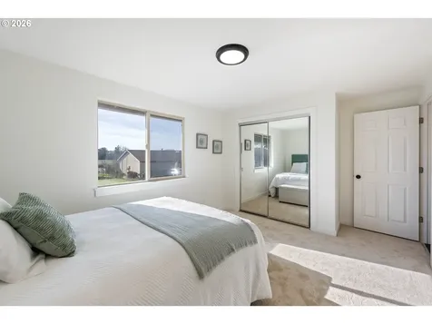 1081 SE Fir Grove Loop Hillsboro OR 97123