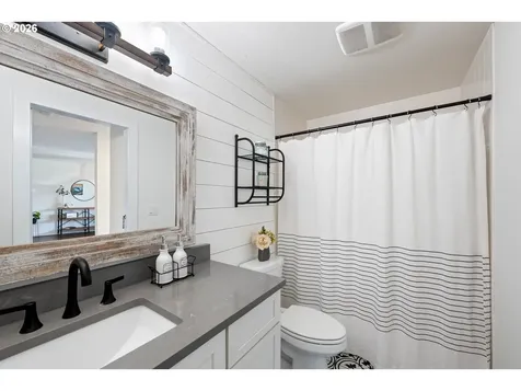 1081 SE Fir Grove Loop Hillsboro OR 97123