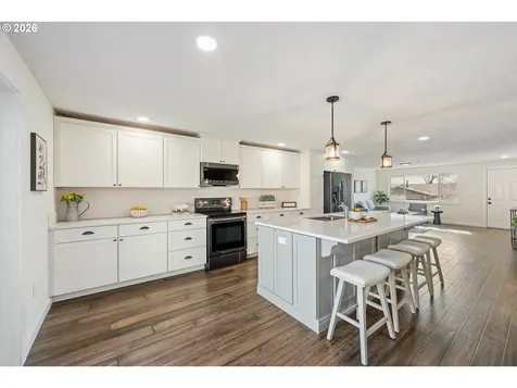 1081 SE Fir Grove Loop Hillsboro OR 97123