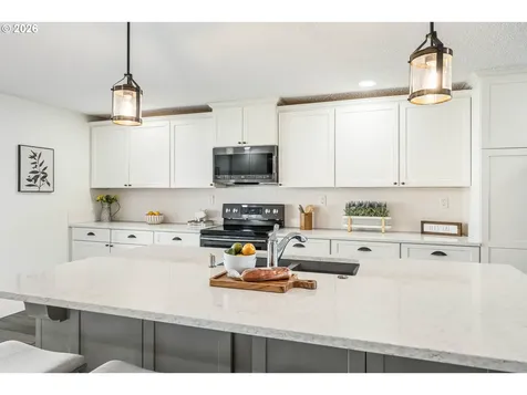 1081 SE Fir Grove Loop Hillsboro OR 97123