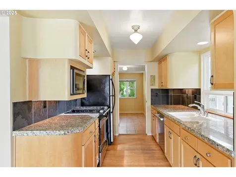 8285 SW Parrway Drive Portland OR 97225