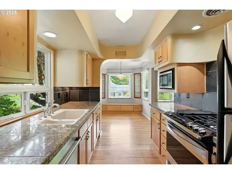 8285 SW Parrway Drive Portland OR 97225