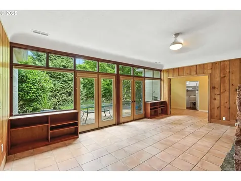 8285 SW Parrway Drive Portland OR 97225