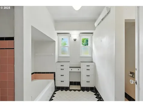 8285 SW Parrway Drive Portland OR 97225