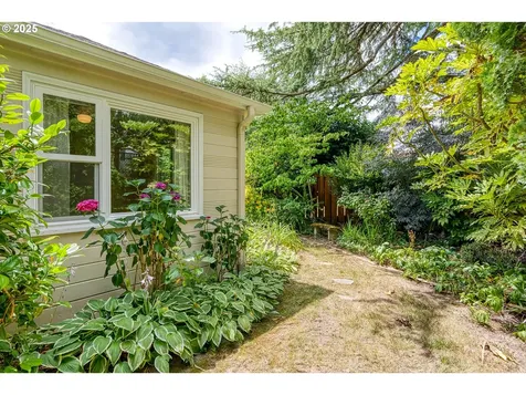 8285 SW Parrway Drive Portland OR 97225