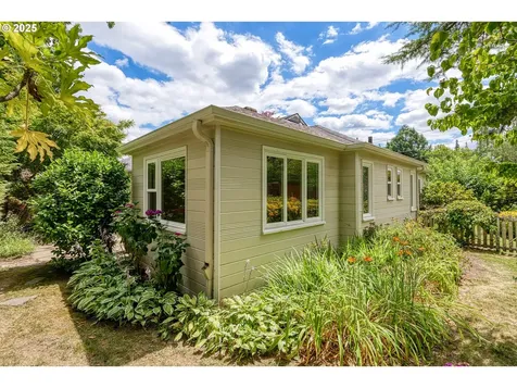8285 SW Parrway Drive Portland OR 97225