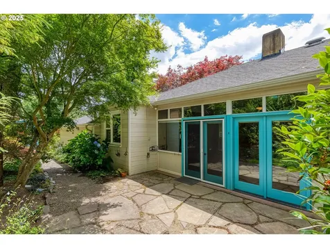 8285 SW Parrway Drive Portland OR 97225