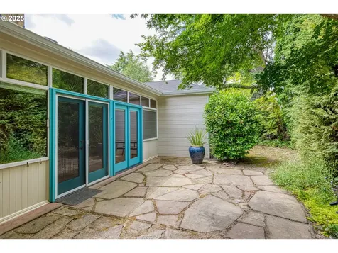 8285 SW Parrway Drive Portland OR 97225