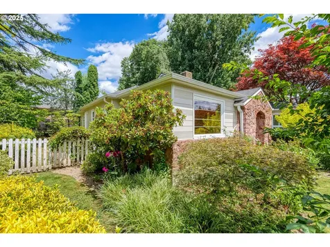 8285 SW Parrway Drive Portland OR 97225