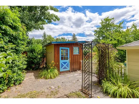 8285 SW Parrway Drive Portland OR 97225