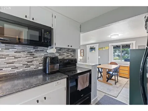 1315 SE Oar Avenue Lincoln City OR 97367