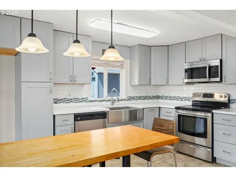 10245 SE Raymond Street Portland OR 97266