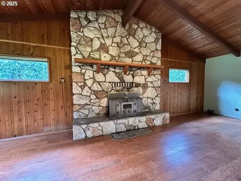 8465 Duncan Island Road Mapleton OR 97453