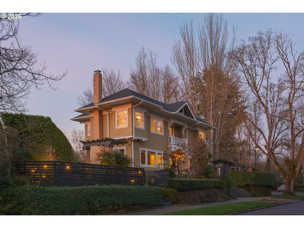 3453 NE Irving Street Portland OR 97232