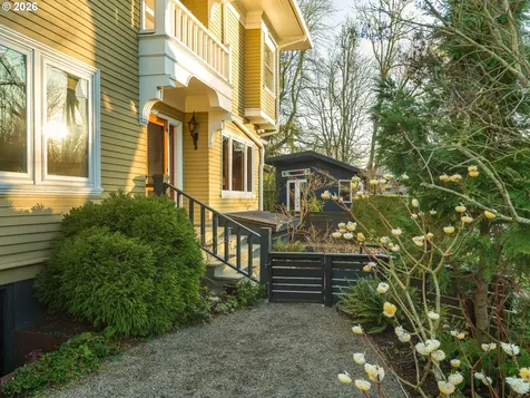 3453 NE Irving Street Portland OR 97232
