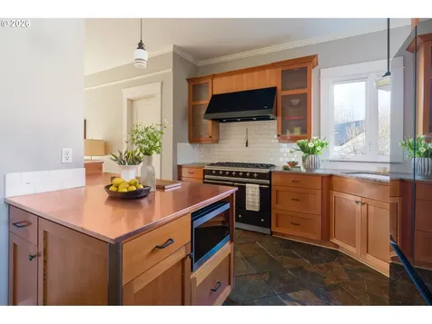 3453 NE Irving Street Portland OR 97232