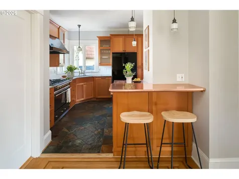 3453 NE Irving Street Portland OR 97232