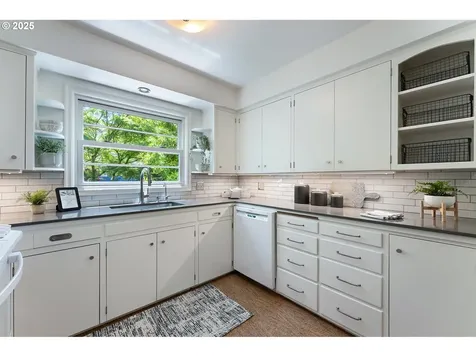 3575 NE Emerson Street Portland OR 97211