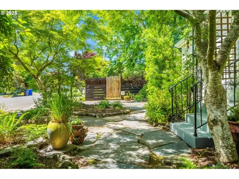 3575 NE Emerson Street Portland OR 97211