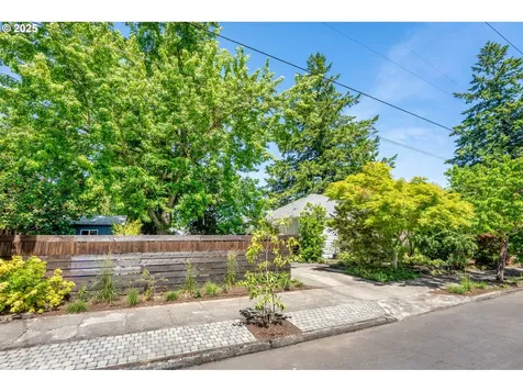 3575 NE Emerson Street Portland OR 97211