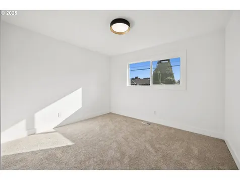 4411 SE Lexington Street Portland OR 97206