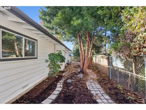 4411 SE Lexington Street Portland OR 97206
