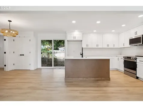 4411 SE Lexington Street Portland OR 97206
