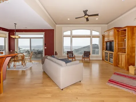 578 W Dogwood Street Washougal WA 98671