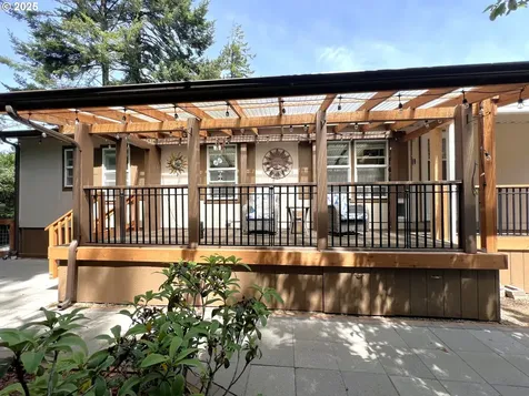 540 Shorepines Court Coos Bay OR 97420