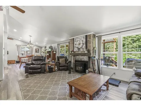 136 Longhorn Road Amboy WA 98601