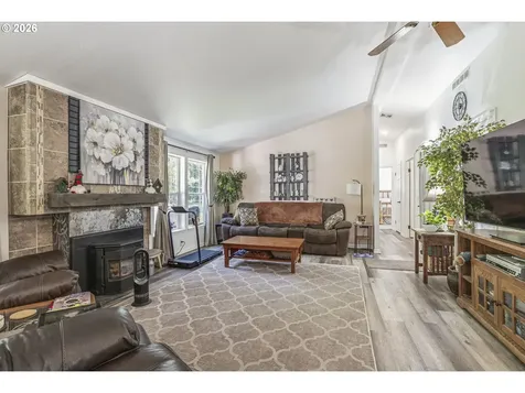 136 Longhorn Road Amboy WA 98601
