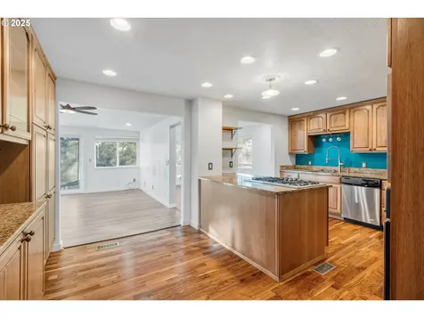 3720 SE Oak Court Hillsboro OR 97123