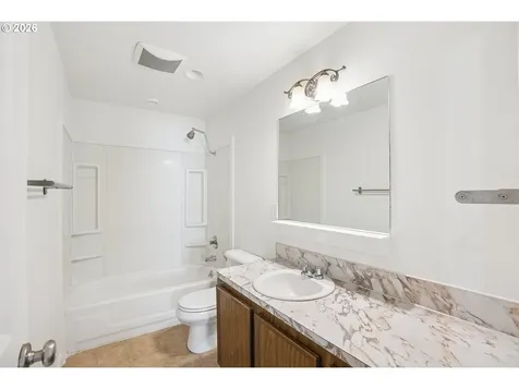 5568 SE Flavel Drive Portland OR 97206
