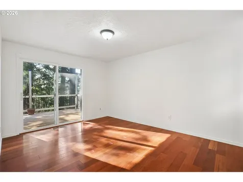 5568 SE Flavel Drive Portland OR 97206