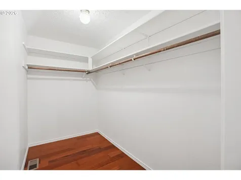 5568 SE Flavel Drive Portland OR 97206