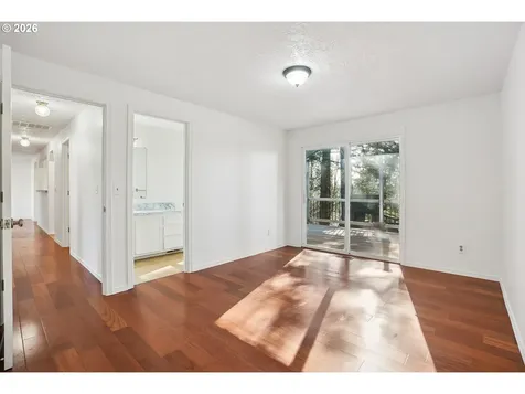 5568 SE Flavel Drive Portland OR 97206
