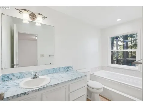 5568 SE Flavel Drive Portland OR 97206