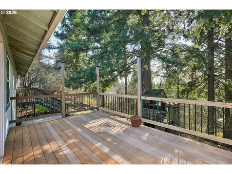 5568 SE Flavel Drive Portland OR 97206