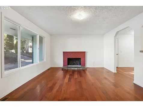 5568 SE Flavel Drive Portland OR 97206