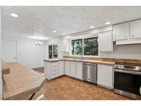 5568 SE Flavel Drive Portland OR 97206