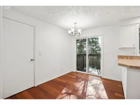 5568 SE Flavel Drive Portland OR 97206