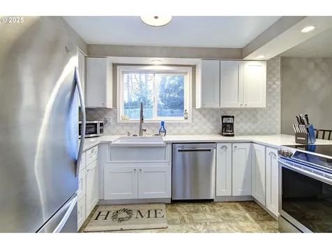 10128 NW 19th Avenue Vancouver WA 98685