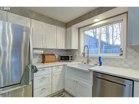 10128 NW 19th Avenue Vancouver WA 98685