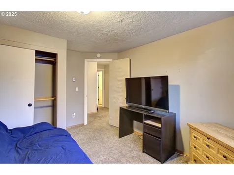 10128 NW 19th Avenue Vancouver WA 98685