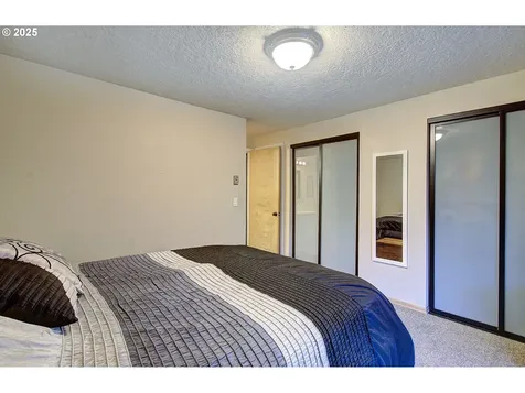 10128 NW 19th Avenue Vancouver WA 98685