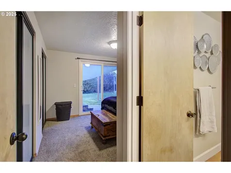10128 NW 19th Avenue Vancouver WA 98685