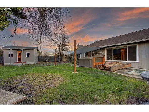 10128 NW 19th Avenue Vancouver WA 98685