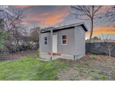 10128 NW 19th Avenue Vancouver WA 98685